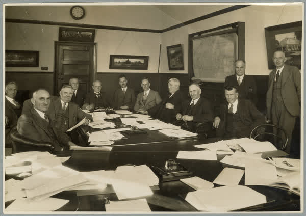 Council Chambers meeting, 1930