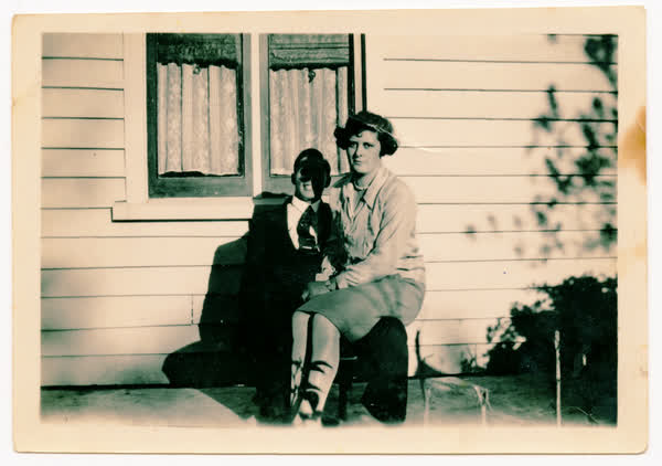 Bubs sitting on Leicester's knee, 1930