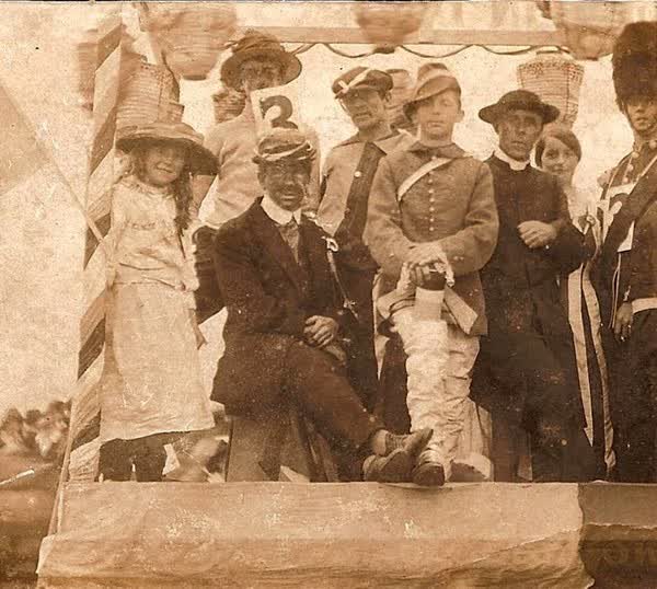 Staff of Aulsebrook's (biscuit factory) representing different nationalities, 1918, 1910