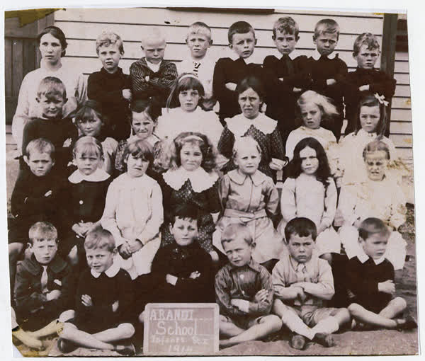 Class photo Aranui School Infants to  Standard 1, 1914, 1910