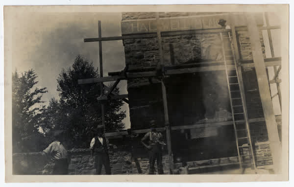 Halswell Memorial Gates under construction by W. Winsor, builder, of Spreydon, 1923, 1920