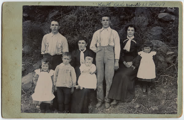 Pidgeon Family, Okains Bay 1905, 1900