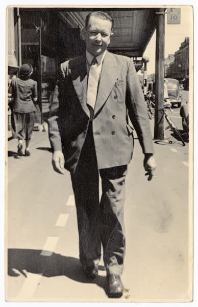 Frank Poulsen in Town, 1930