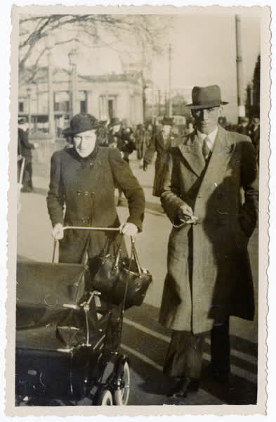 Street snapshot in Christchurch City, 1940