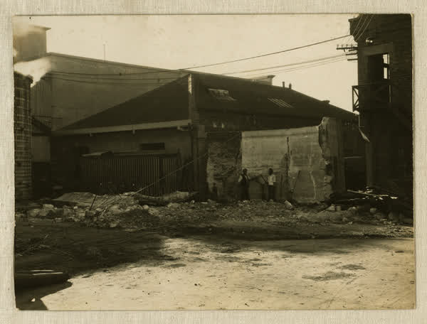 Demolition of water tank, Municipal Electricity Department Armagh Street yard, 1937