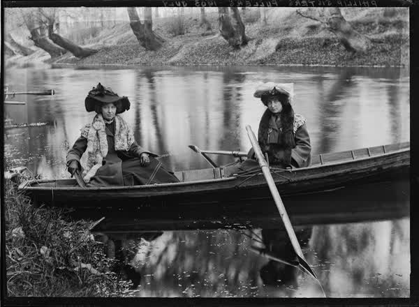 Phillips Sisters, Fuller's, July 1903, 1903