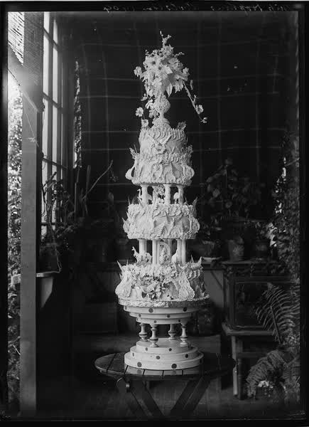 Miss Hopkins, Woolston, 1904. [Cake], 1904