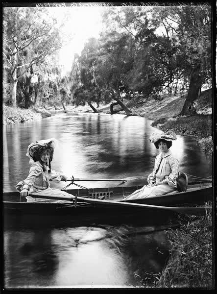 Miss Bedford and Miss R. White, Stephenson's Company, November 1904, 1904