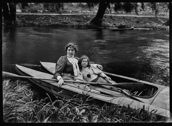 Woman and teenage girl in canoes on the Avon River, 1900