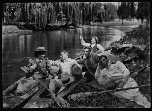 Four men and a woman with canoes on the Avon River, 1900