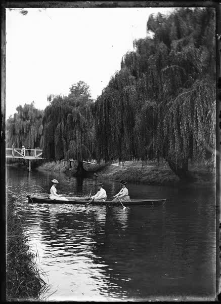 Two women and a man in a rowboat on the Avon River, 1900