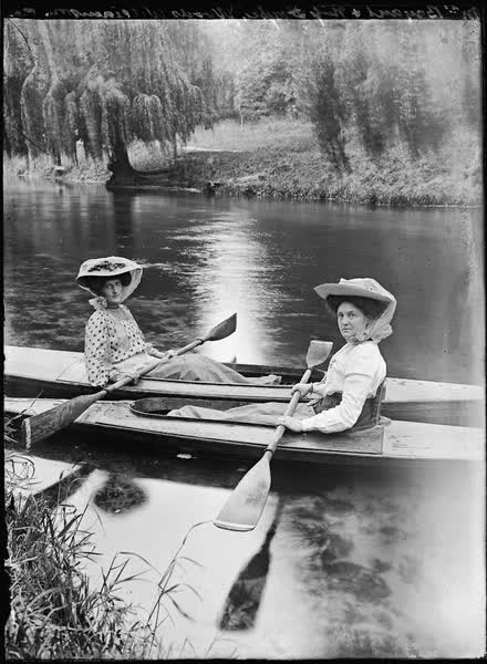 Mrs. Bryant and Miss Doyle, Woods Williamson Company, 1905