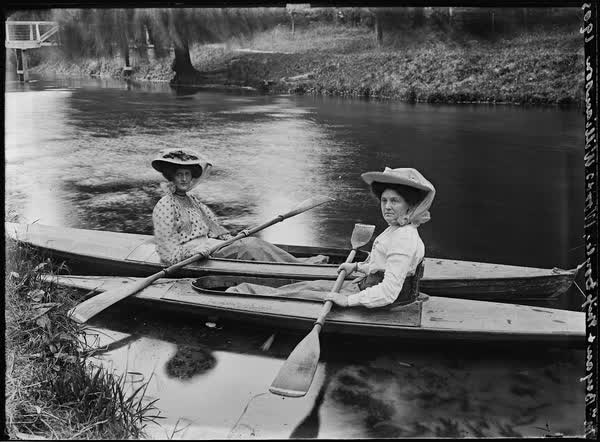 Mrs. Bryant and Miss Doyle, Woods Williamson, 1905, 1905