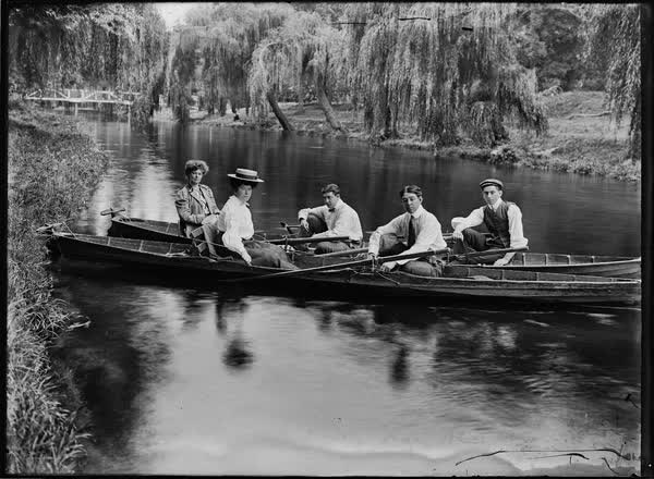 Boaters on the Avon River, 1900
