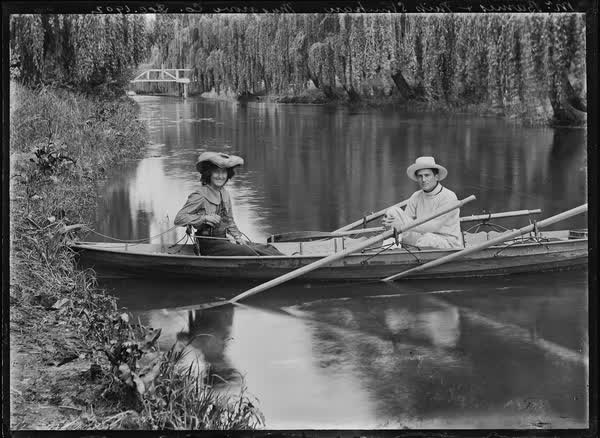 Mr. Barnes and Miss Strachan, Musgrove's Company, December 1902, 1902
