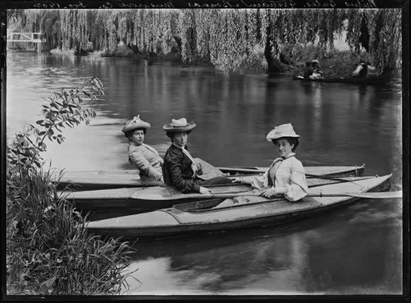 Misses Gates, Graham and Boana, Musgrove's Company, December 1902, 1902