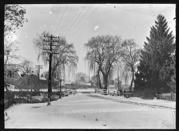 Vehicle bridge over the Avon River in snow, 1900