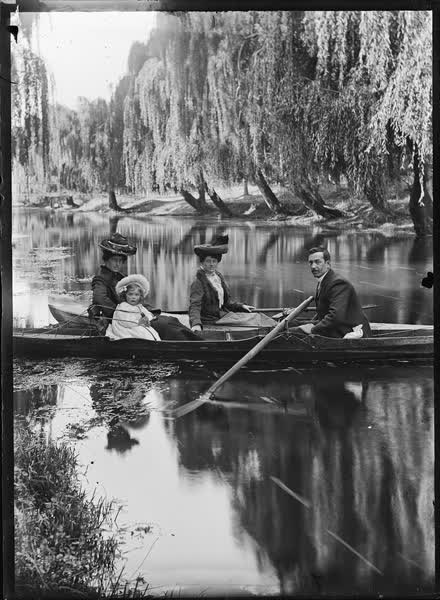 Boaters on the Avon River, 1900