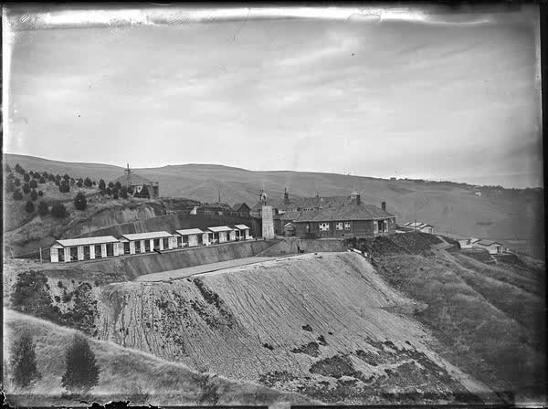 Elevated view of the Cashmere Sanatorium, 1900