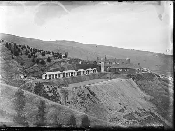 Elevated view of the Cashmere Sanatorium, 1900