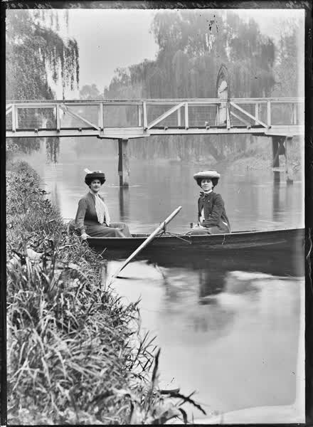 Miss Montague and Miss Jennings, Musgrove, November 1903, 1903
