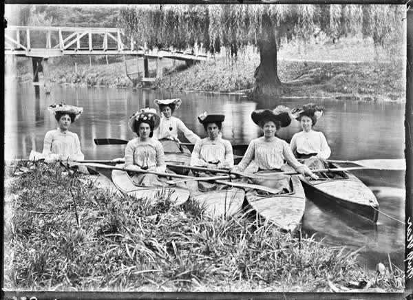 Miss Vear, 1900