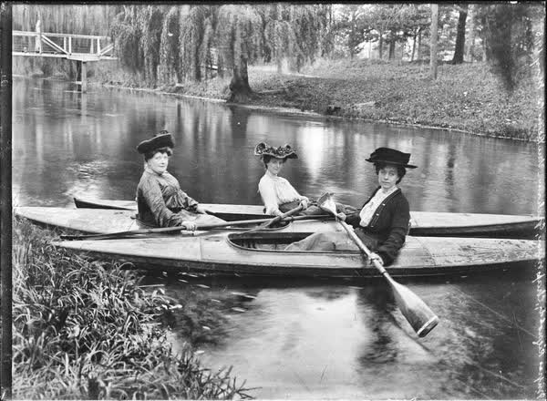 Misses Rignold, Chapman, Graham - Van Biene Company, May 1905, 1905