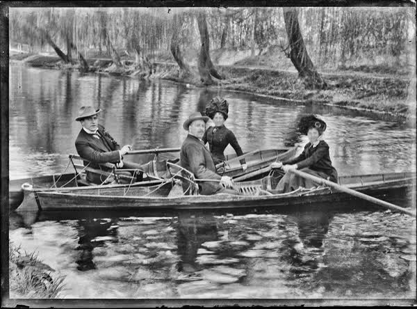Two men and two women in rowboats on the Avon River, 1900