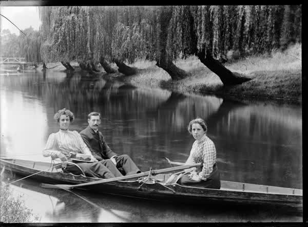 Man and two women in a rowboat on the Avon River, 1900