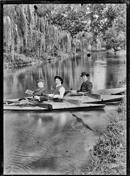 Three men lined up in canoes on the Avon River, 1900