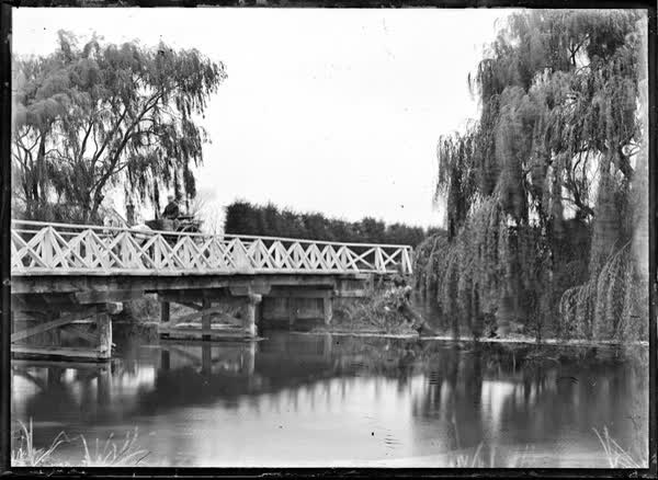 Bridge over the Avon River, 1900