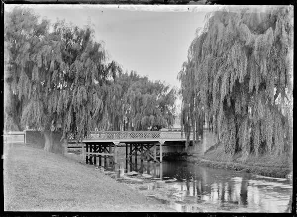 Montreal Street Bridge, 1900