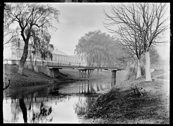 Bridge over the Avon River, 1900