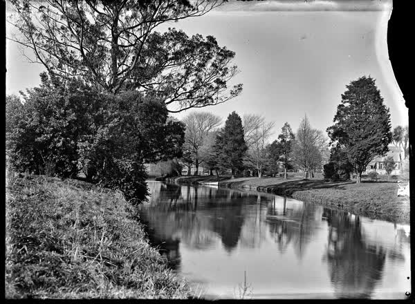 Avon River scene near Christchurch Hospital, 1900