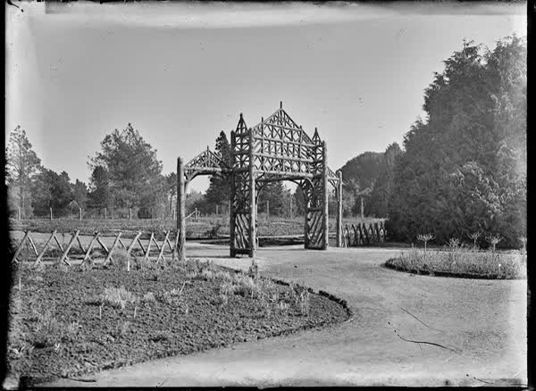 Entrance to the Rose Garden, Botanic Gardens, 1900