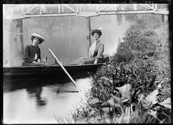 Miss Montague and Miss Jennings, Musgrove's, November 1903, 1903