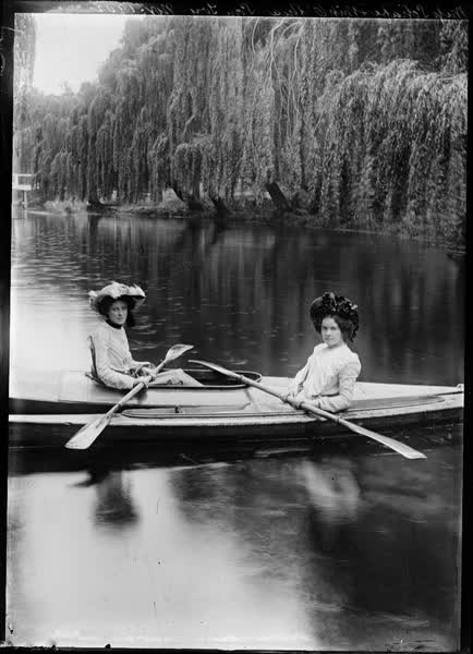 Miss Schafe and Miss O'Shea, San Toy, November 1902, 1902