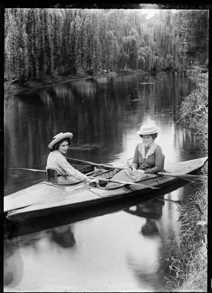 Miss Armfield and Miss Melvin, San Toy, 1900