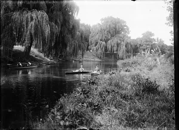 The Avon River with boaters, 1900