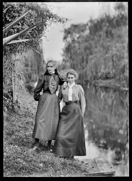 Woman and a girl by the Avon River, 1900