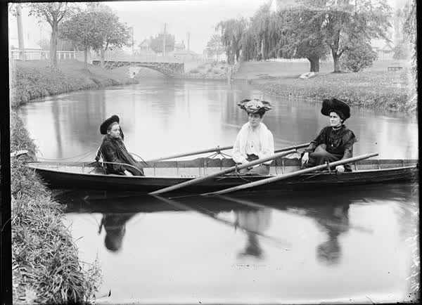 Miss Hessford and Miss Caxton, April 1905, 1905