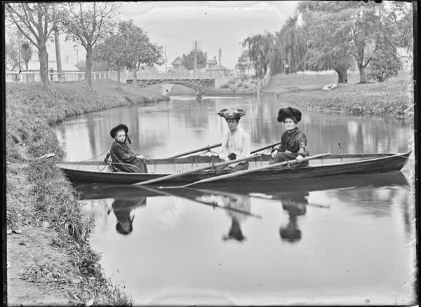 Miss Hessford and Miss Caxton, April 1905, 1905