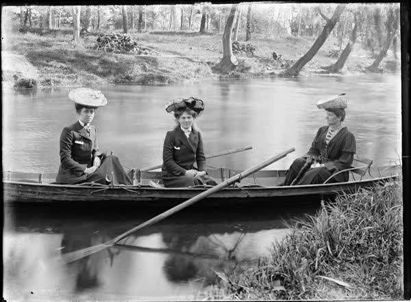 Three women in a rowboat on the Avon River, 1900