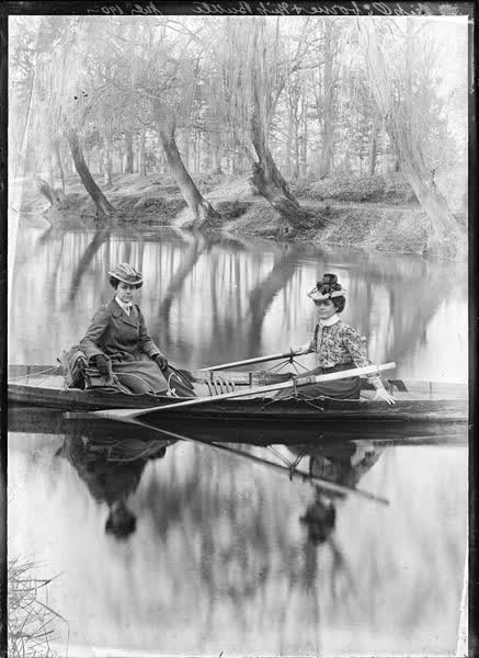 Miss Osborne and Miss Buttle, July 1902, 1902