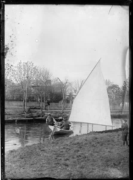 Three men in a sailboat on the Avon River, 1900