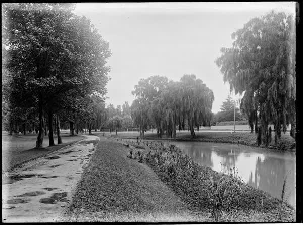 The Avon River and footpath, 1900