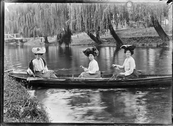 Three women in a double rowboat on the Avon River, 1900