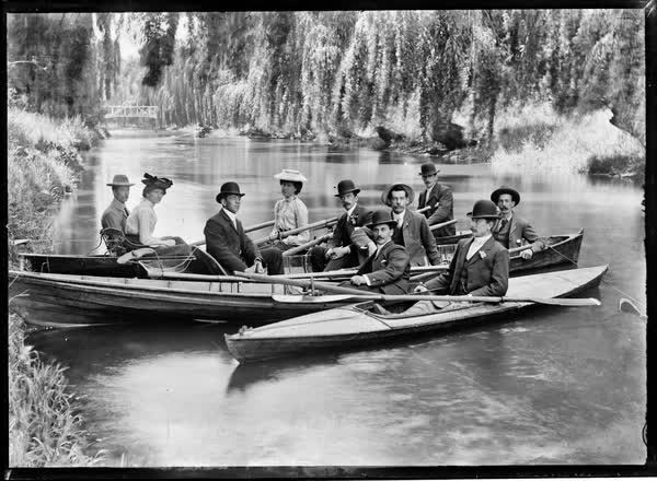 Eight men and two women in canoes on the Avon River, 1900