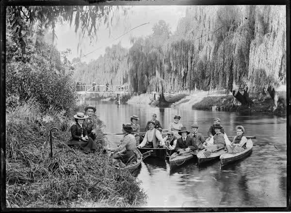Four women and nine men in canoes on the Avon River, 1900