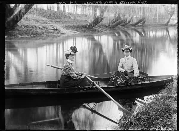 Miss Buttle and Miss Osborne, July 1902, 1902